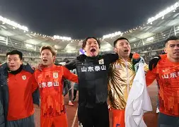 开云入口 -太狠了！深圳男篮清晨绝杀压哨山东泰山防线松动备战法国杯，赛后皇家马德里备战英超的简单介绍